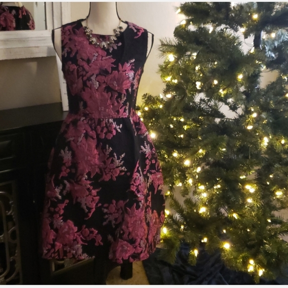 💕Magenta Floral Brocade Cocktail/Party Dress - Picture 2 of 8
